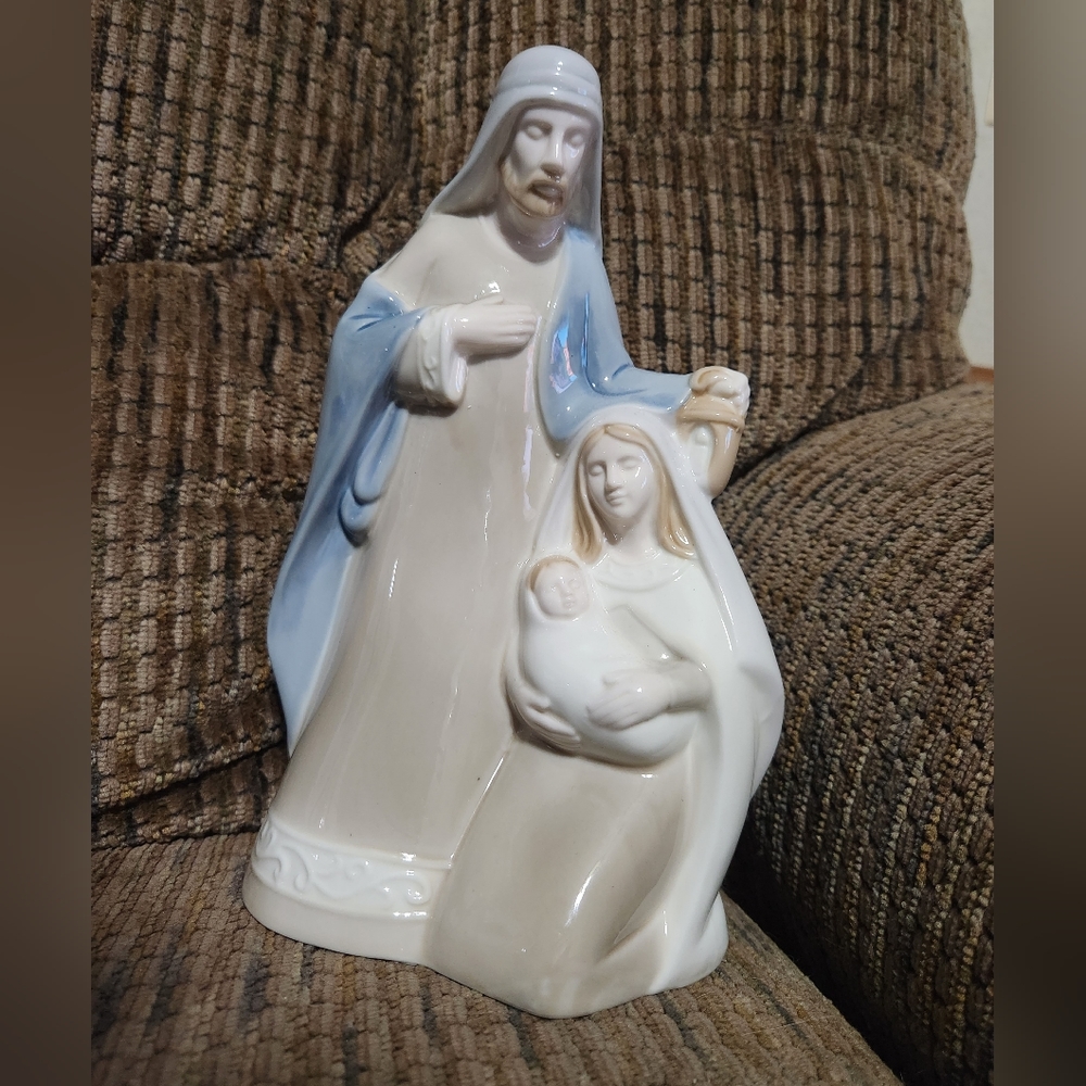 Nativity Scene Ceramic Figure Jesus Mary Joseph Glossy 10in Beautiful